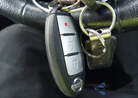 2013 Nissan Pathfinder Sv z USA, uszkodzony, nr VIN 5N1AR2MN9DC615772